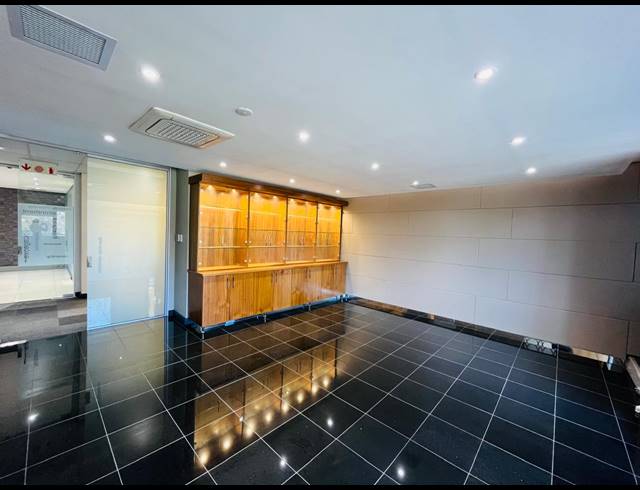 1,602M² OFFICE TO LET IN HALFWAY HOUSE